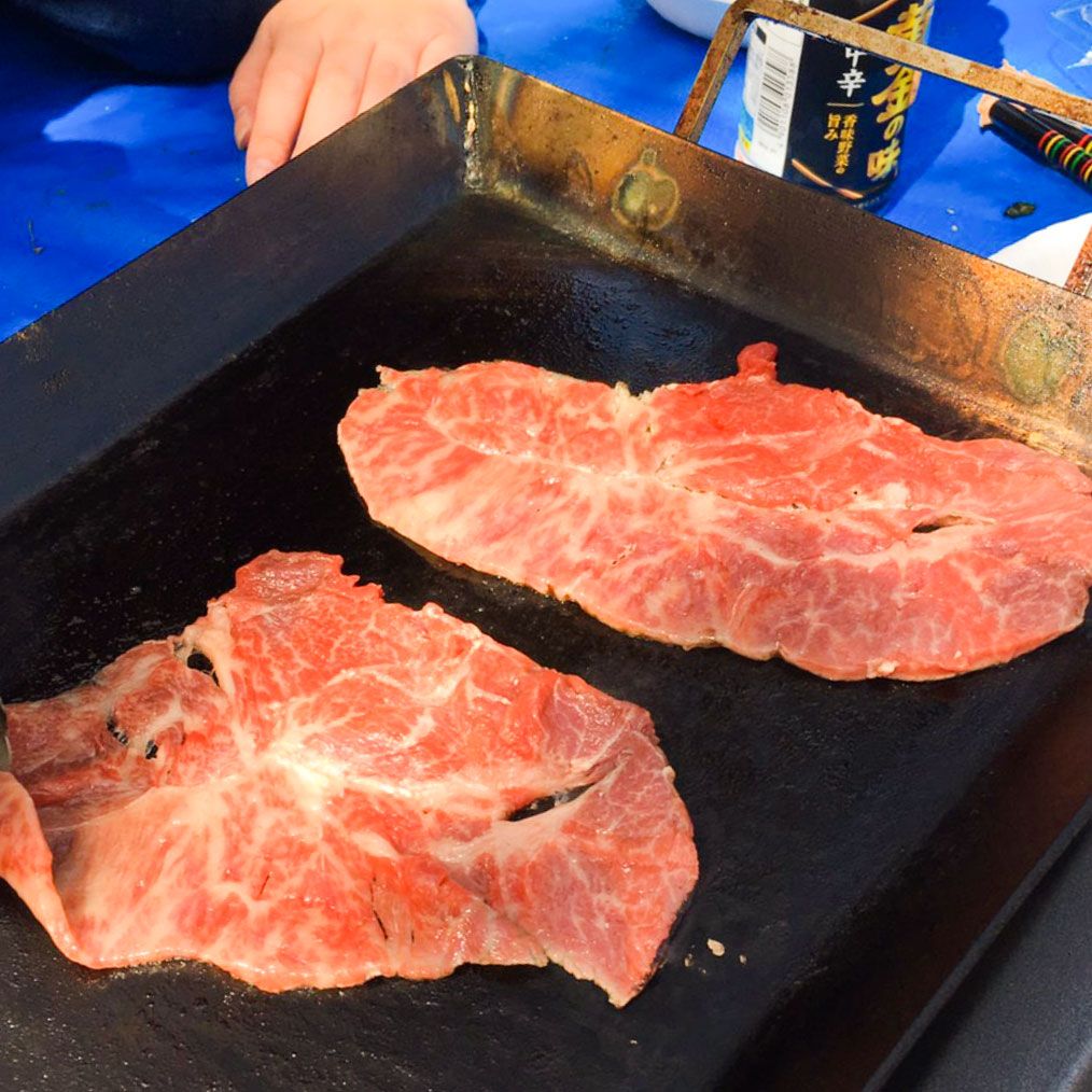 やきにくー！地元のお肉です！