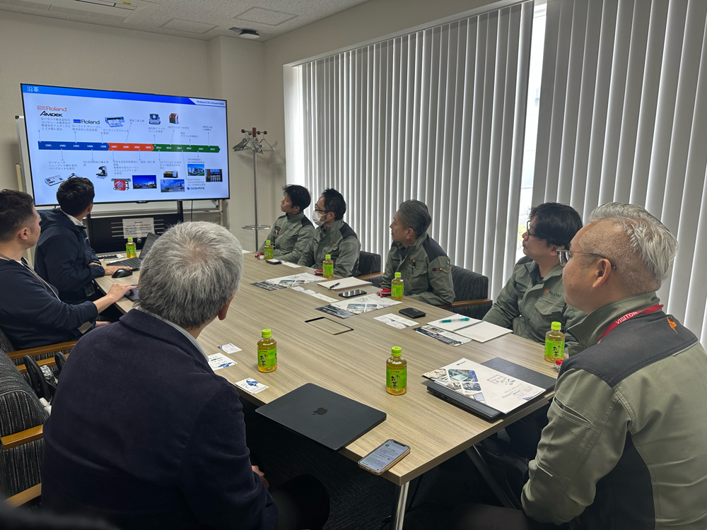 ローランド ディー．ジー．株式会社様会議室